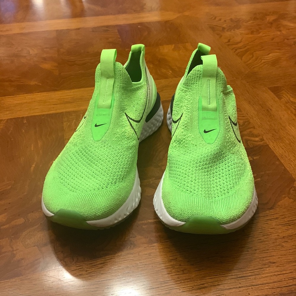 NIKE Flyknit Epireact Trainers